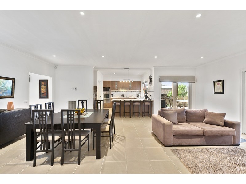 14 Thornholm Road, South Morang VIC 3752