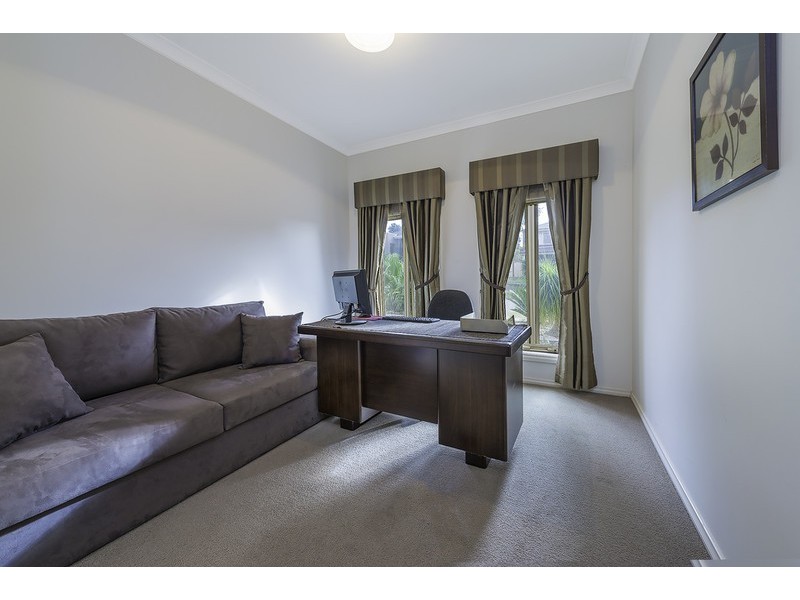 14 Thornholm Road, South Morang VIC 3752