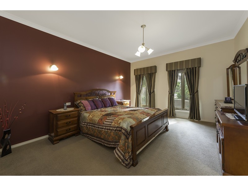 14 Thornholm Road, South Morang VIC 3752