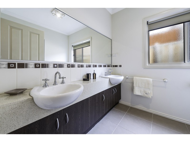 14 Thornholm Road, South Morang VIC 3752