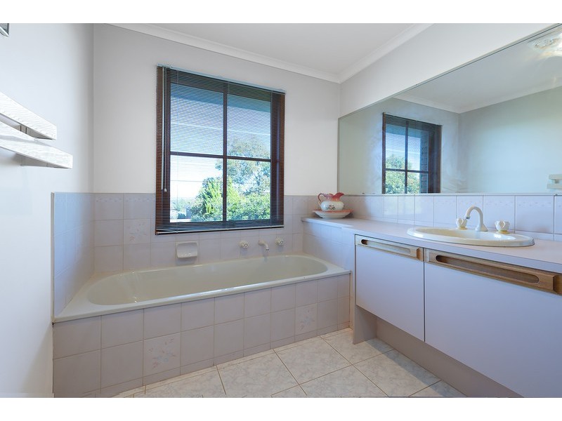 36 Blackman Avenue, Mill Park VIC 3082