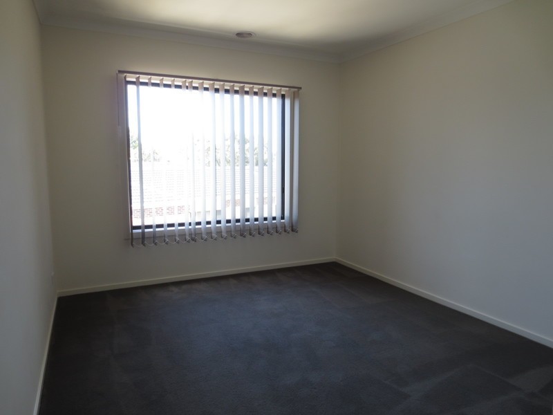 294 The Lakes Boulevard, South Morang VIC 3752