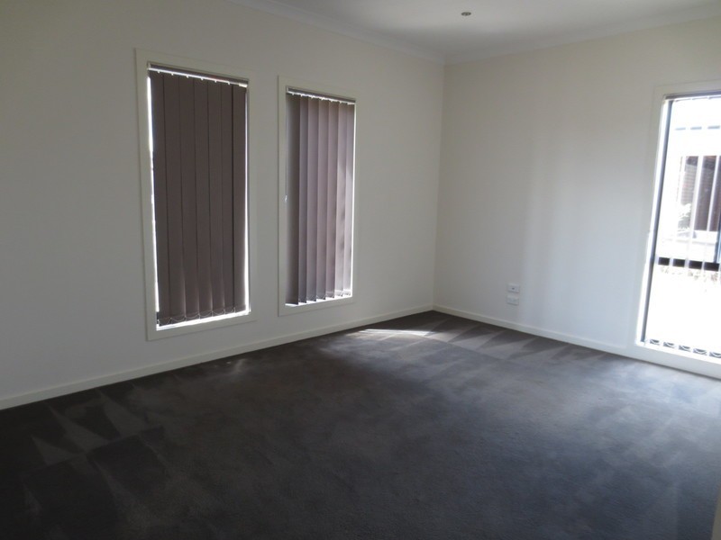 294 The Lakes Boulevard, South Morang VIC 3752