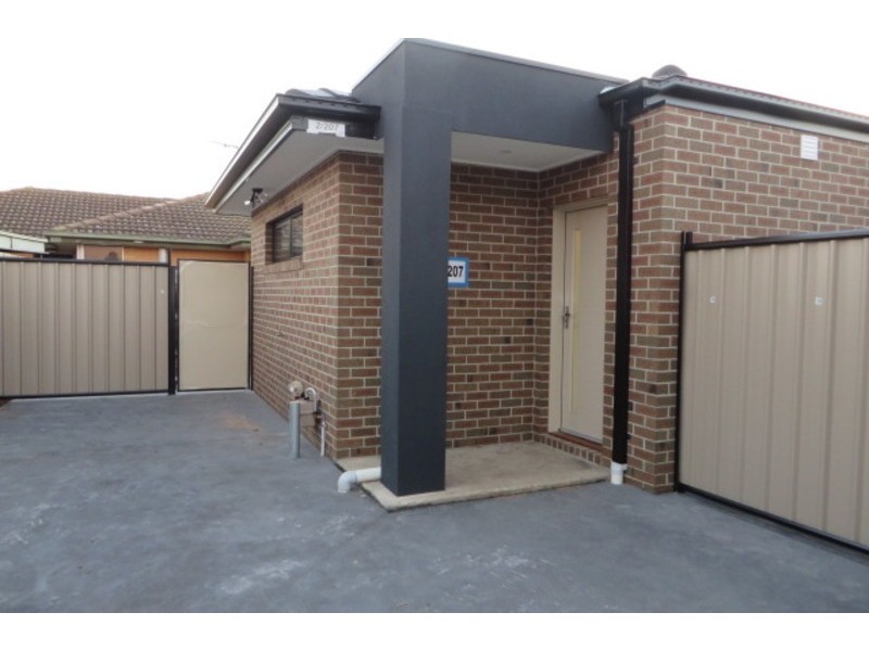 2/207 Darebin Drive, Lalor VIC 3075