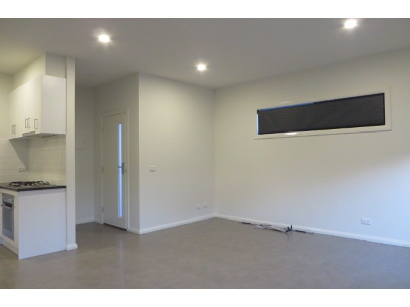 2/207 Darebin Drive, Lalor VIC 3075