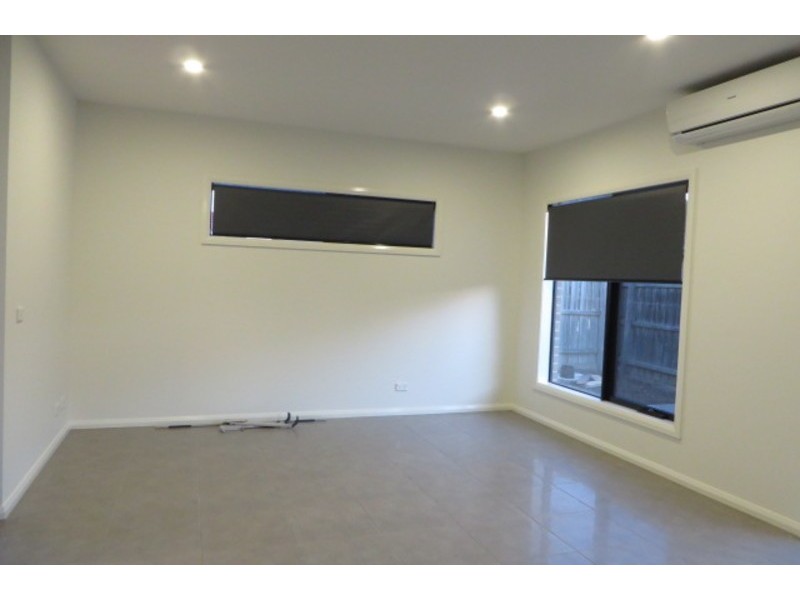 2/207 Darebin Drive, Lalor VIC 3075