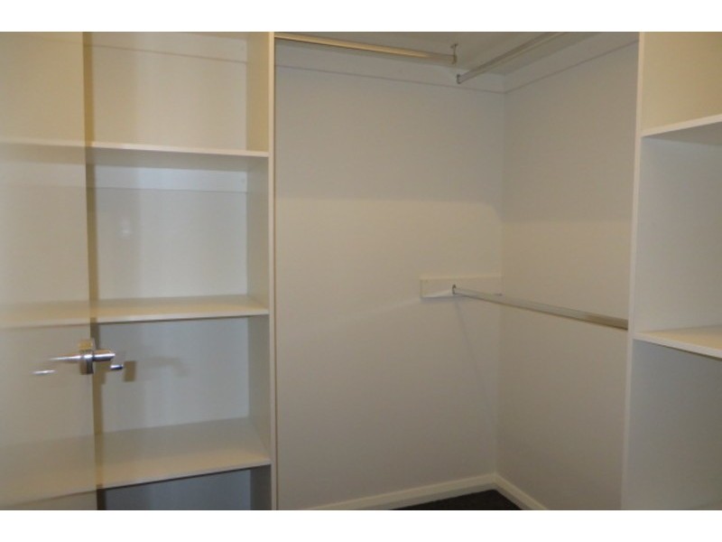 2/207 Darebin Drive, Lalor VIC 3075