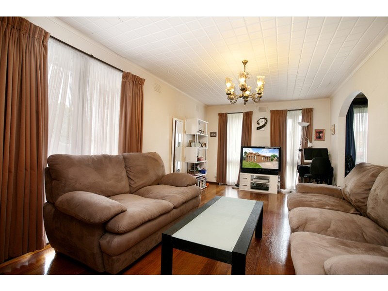 2 Moira Avenue, Reservoir VIC 3073