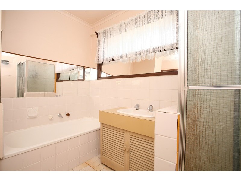 2 Moira Avenue, Reservoir VIC 3073