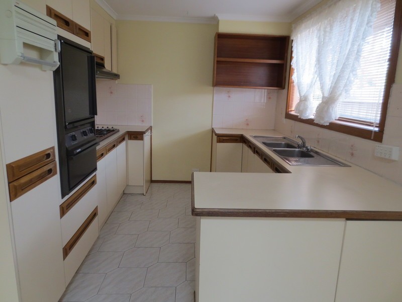 75 Centenary Drive, Mill Park VIC 3082