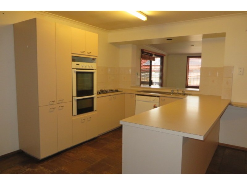 101 Woolnough Drive, Mill Park VIC 3082