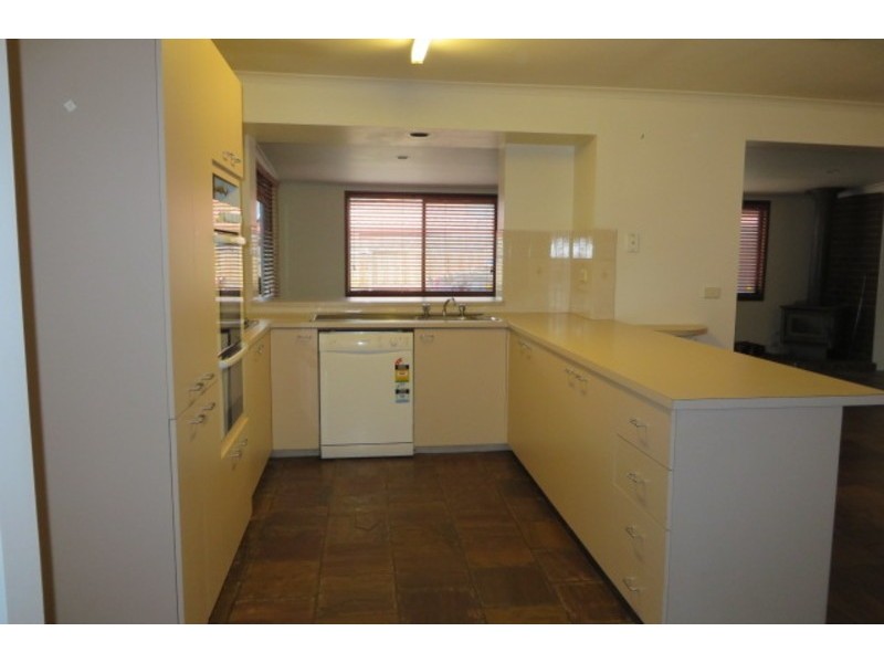 101 Woolnough Drive, Mill Park VIC 3082
