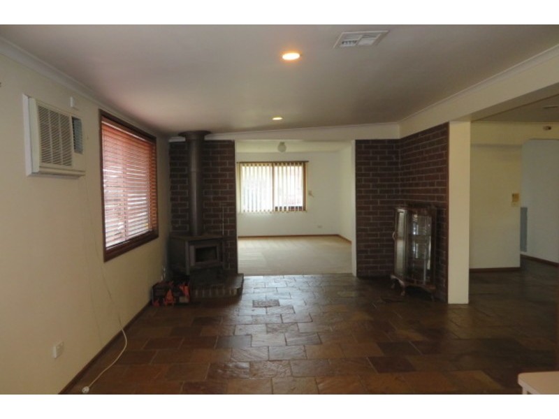 101 Woolnough Drive, Mill Park VIC 3082