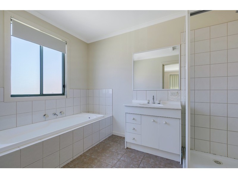 16 Pace Circuit, South Morang VIC 3752