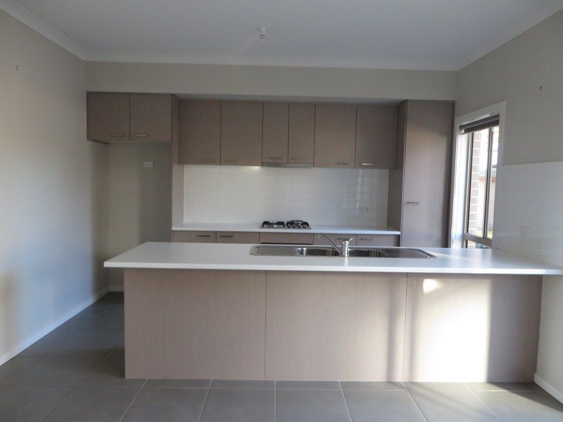 4 Pittard Walk, Epping VIC 3076