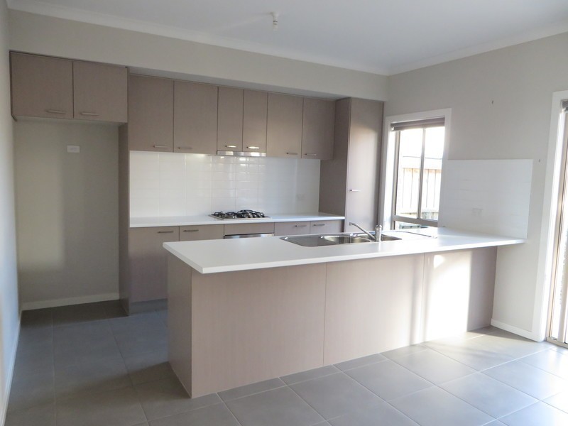 4 Pittard Walk, Epping VIC 3076