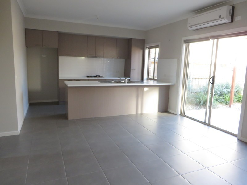 4 Pittard Walk, Epping VIC 3076