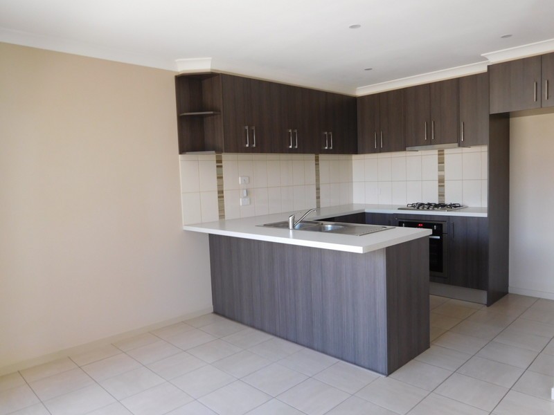 2/6 Uren Court, Thomastown VIC 3074