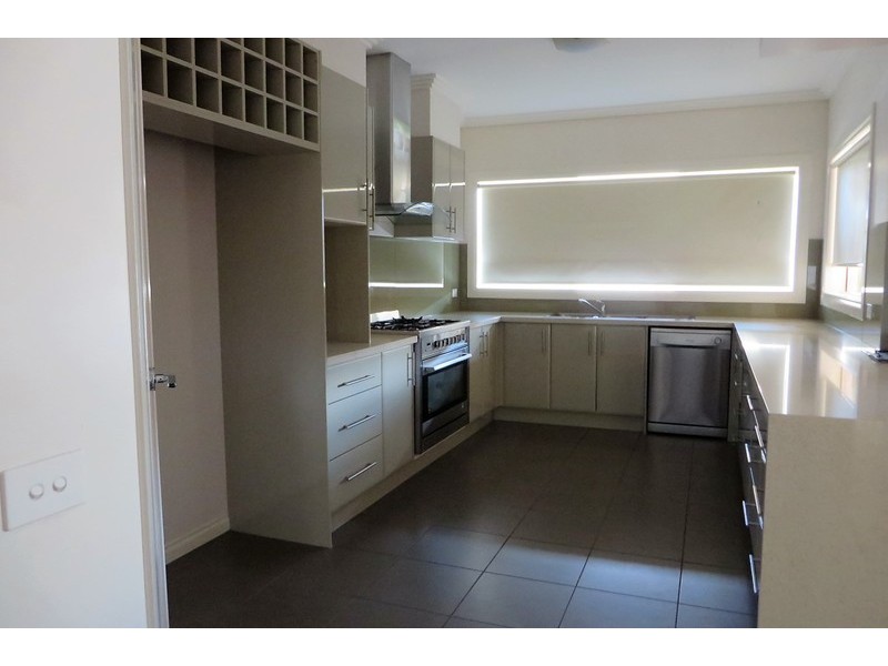 10 Prilep Heights, Lalor VIC 3075