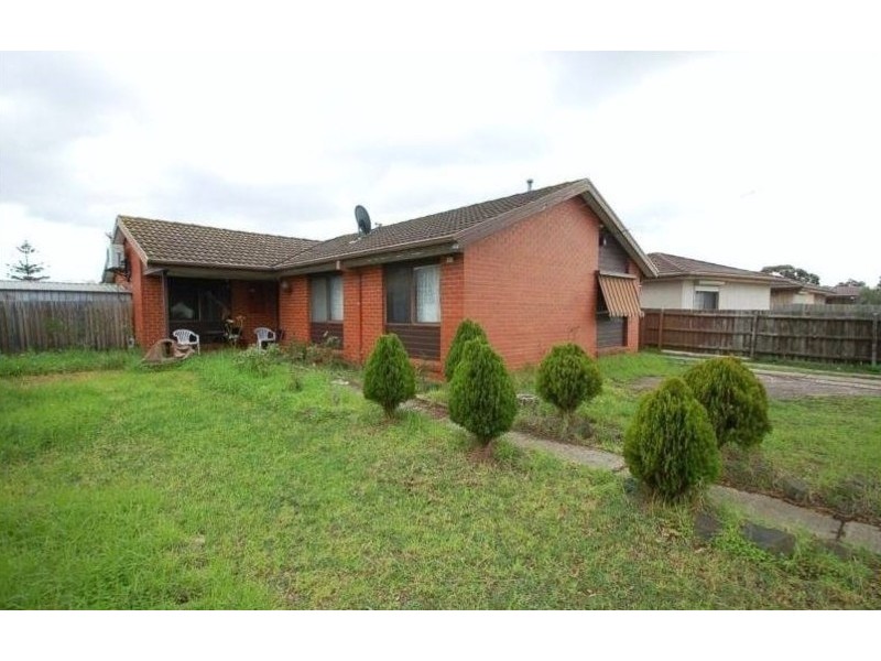 33 Malmsbury Drive, Meadow Heights VIC 3048