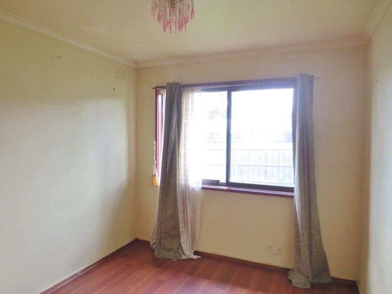 33 Malmsbury Drive, Meadow Heights VIC 3048