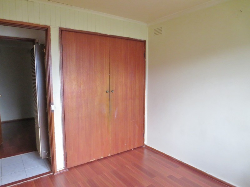 33 Malmsbury Drive, Meadow Heights VIC 3048