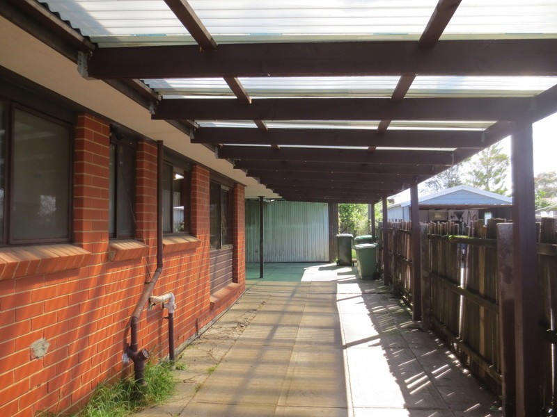 33 Malmsbury Drive, Meadow Heights VIC 3048