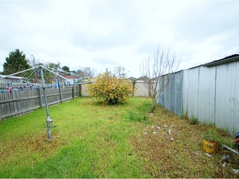 33 Malmsbury Drive, Meadow Heights VIC 3048