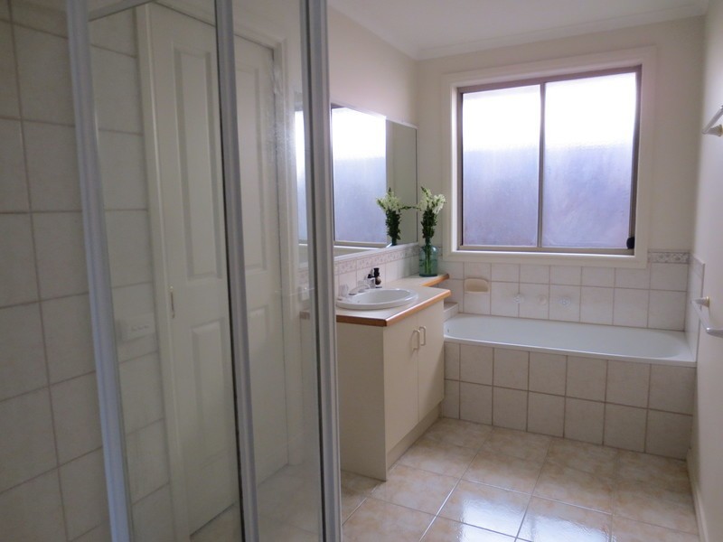 4 Bentley Way, Mill Park VIC 3082