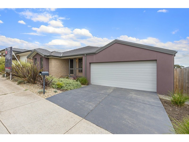 16 Faithful Way, Doreen VIC 3754