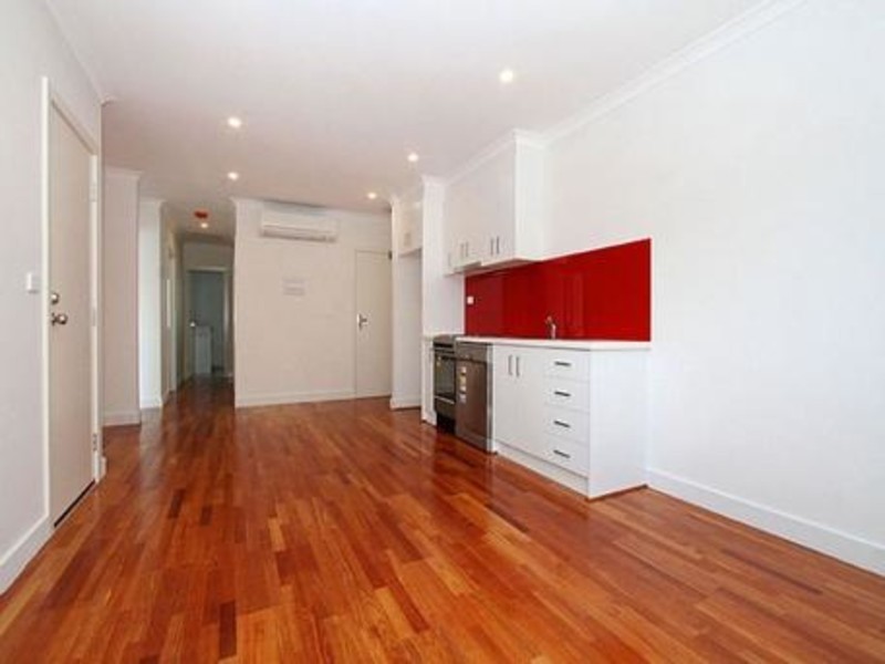 4/4 Henry Street, Reservoir VIC 3073