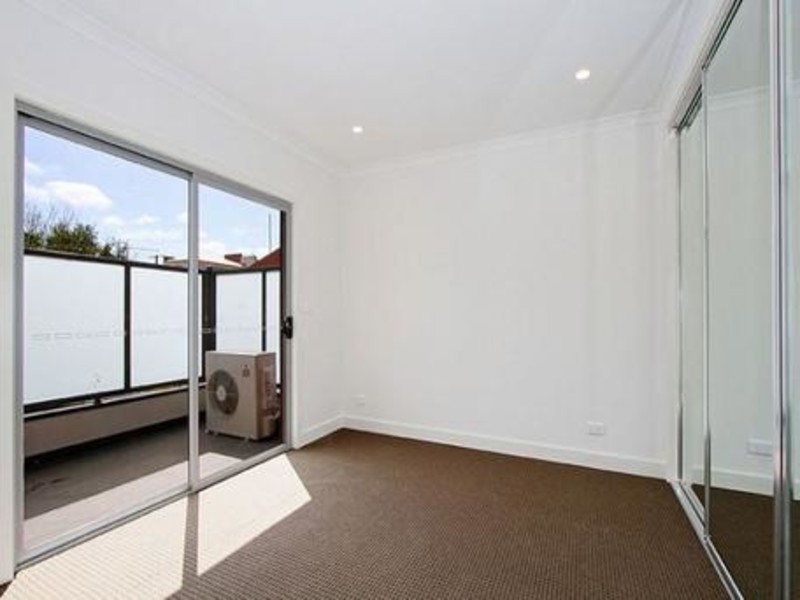4/4 Henry Street, Reservoir VIC 3073
