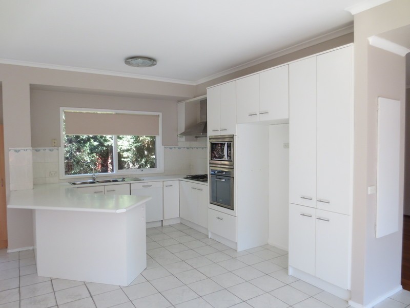 9 Hawkes Drive, Mill Park VIC 3082