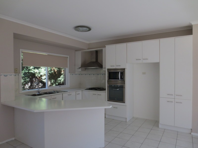 9 Hawkes Drive, Mill Park VIC 3082