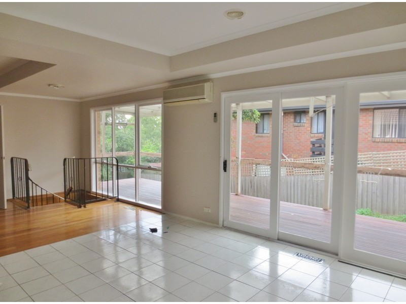 9 Hawkes Drive, Mill Park VIC 3082