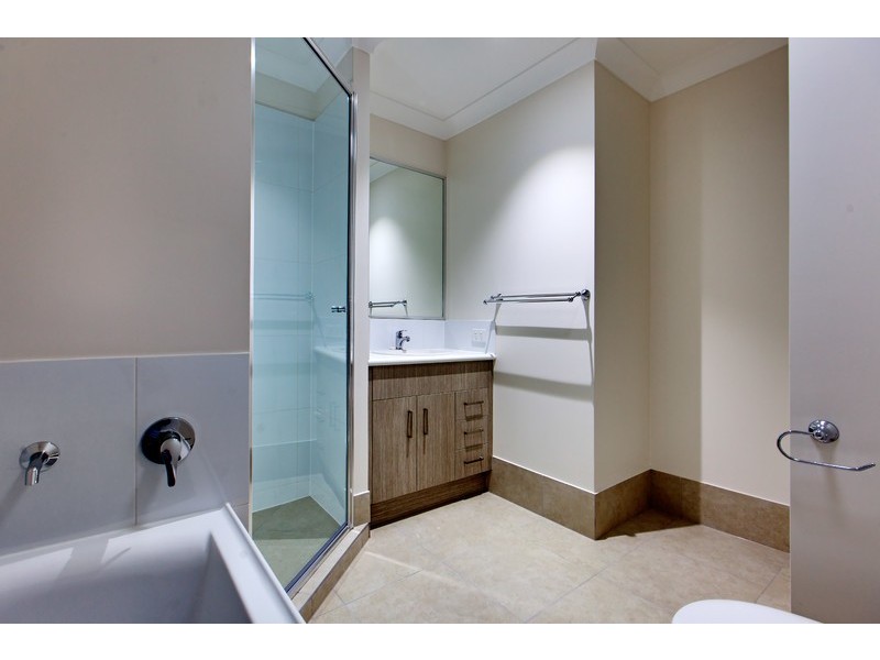 2/5001 Caspian Court, Mountain Creek QLD 4557