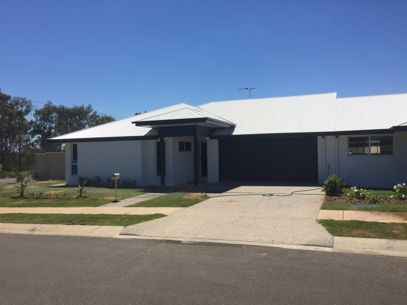 Duplex 12 Rosehill Road, Emerald QLD 4720