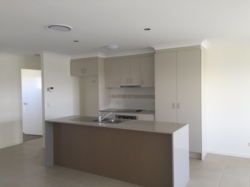 Duplex 12 Rosehill Road, Emerald QLD 4720