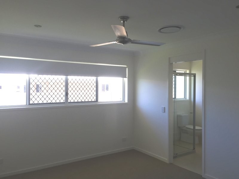 Duplex 12 Rosehill Road, Emerald QLD 4720