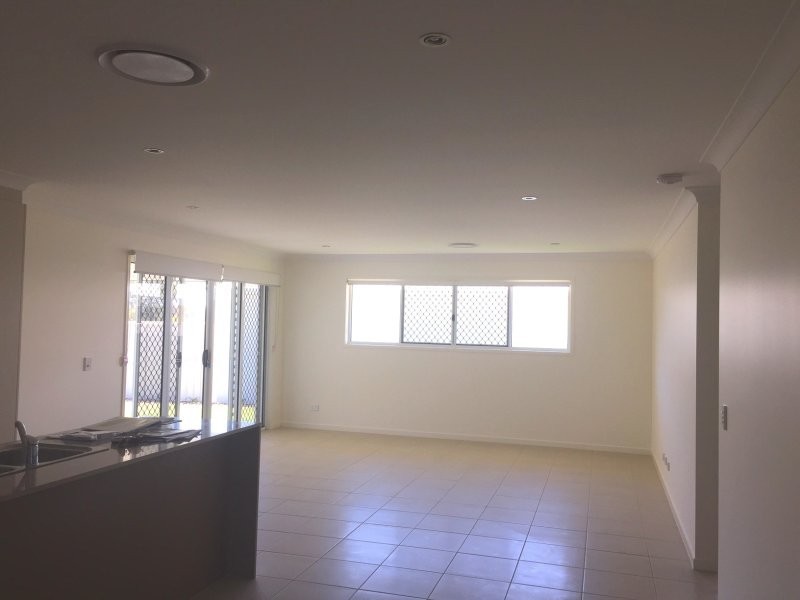 Duplex 12 Rosehill Road, Emerald QLD 4720