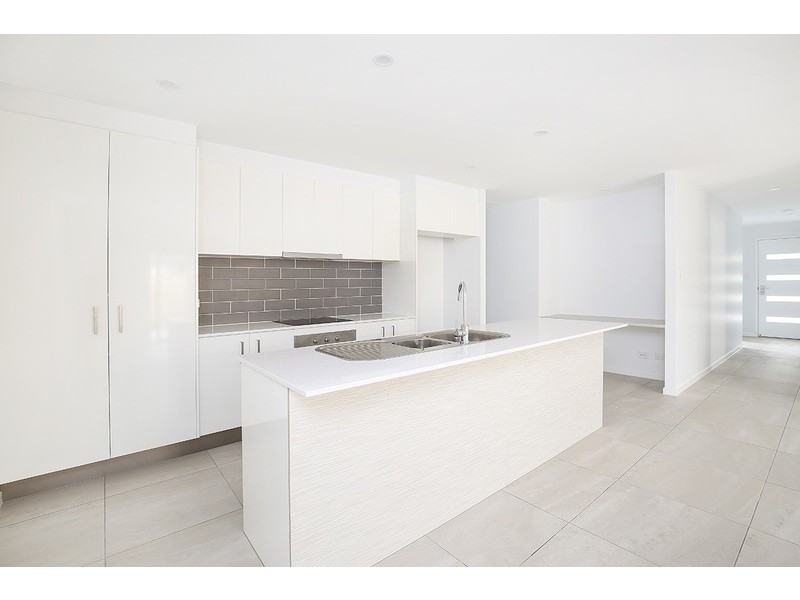 Duplex 2 Brampton Way, Creekwood, Meridan Plains QLD 4551