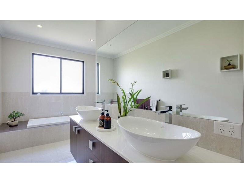 5 Swissalp Drive, Urraween QLD 4655