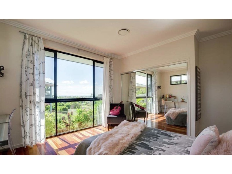 5 Swissalp Drive, Urraween QLD 4655