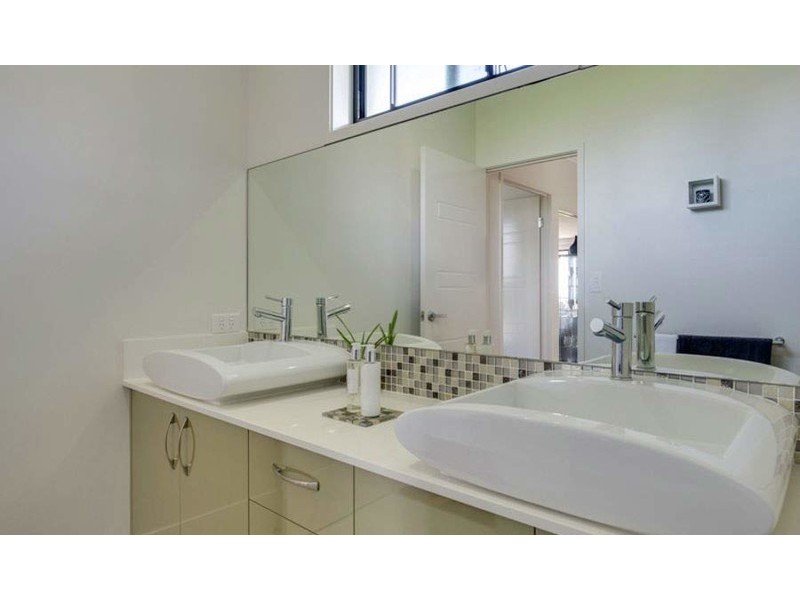 5 Swissalp Drive, Urraween QLD 4655