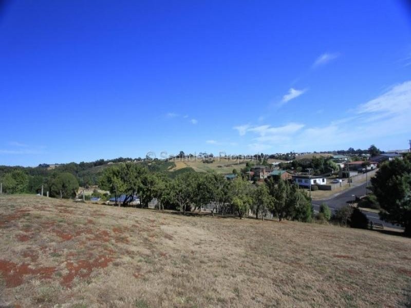 16 South Road, Penguin TAS 7316