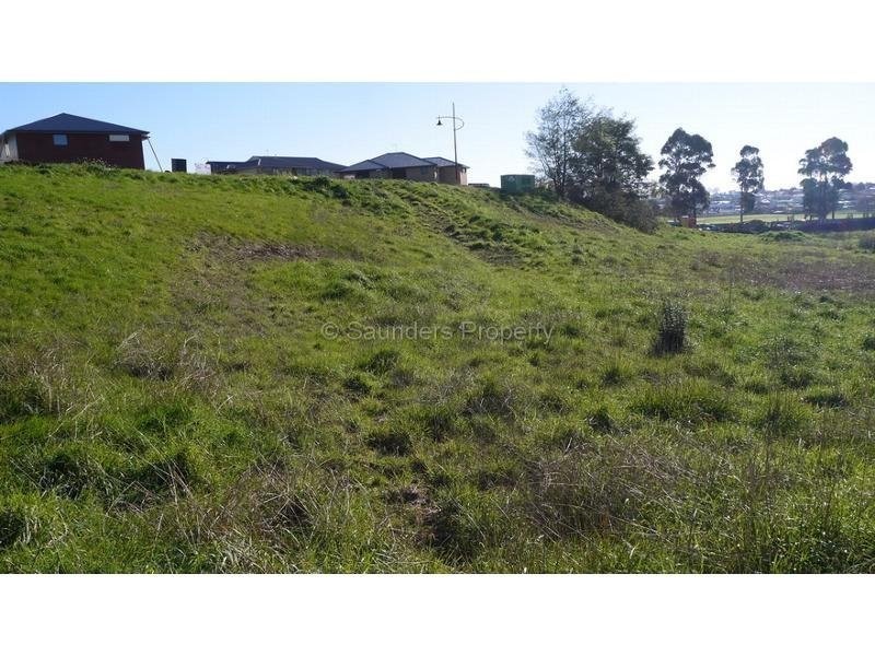 16 Dana Drive, Devonport TAS 7310