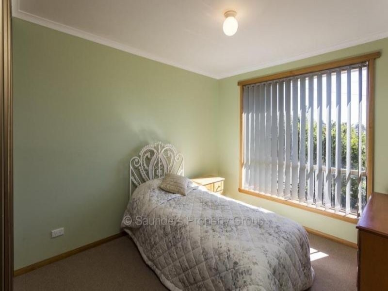 1/33 Lawrence Drive, Devonport TAS 7310