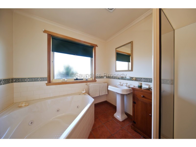 9 Pengali Place, Devonport TAS 7310