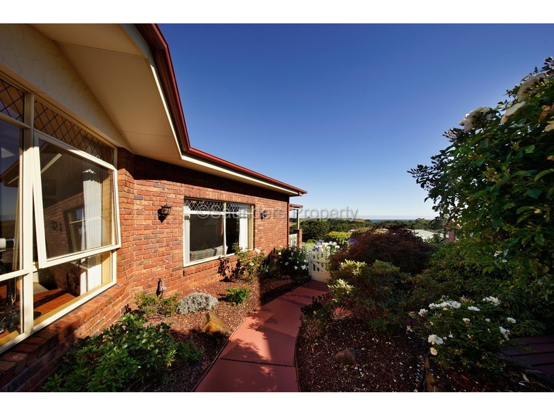 9 Pengali Place, Devonport TAS 7310