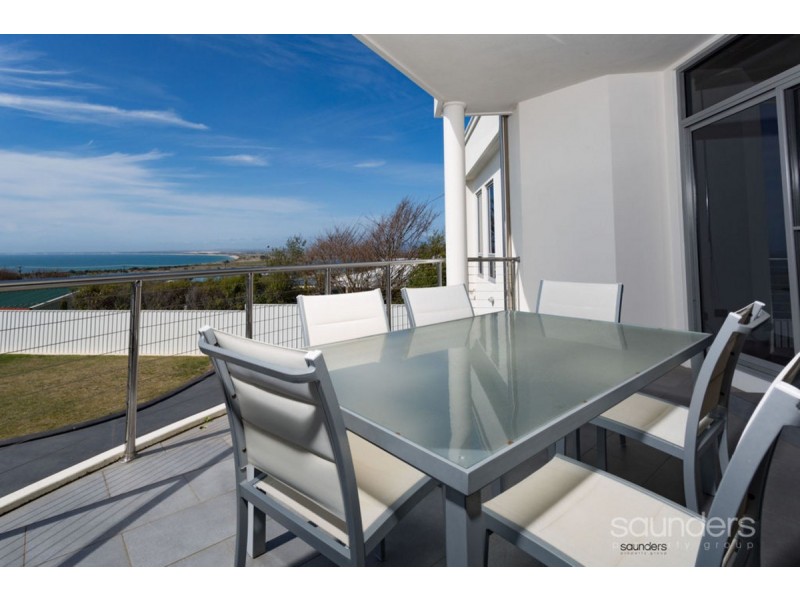 2/5 Andrews Place, Bridport TAS 7262